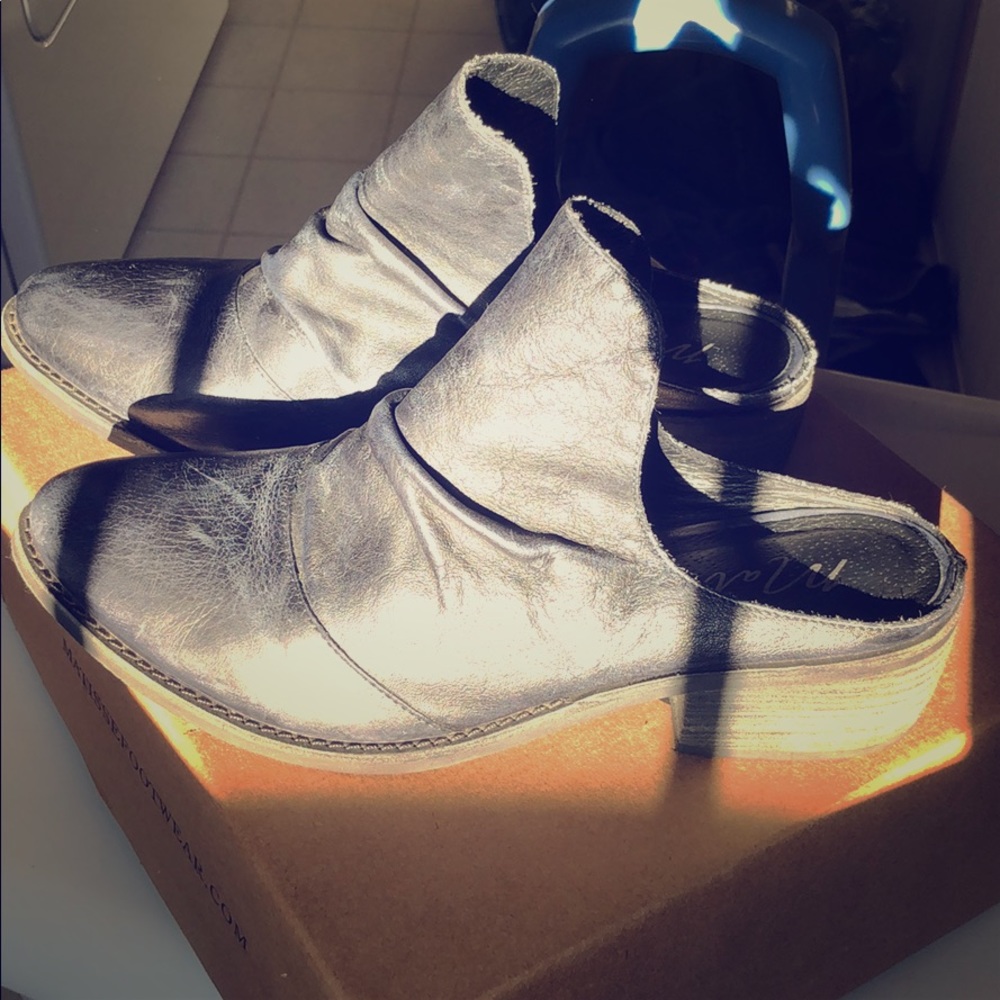 Matisse Black Slip-on booties